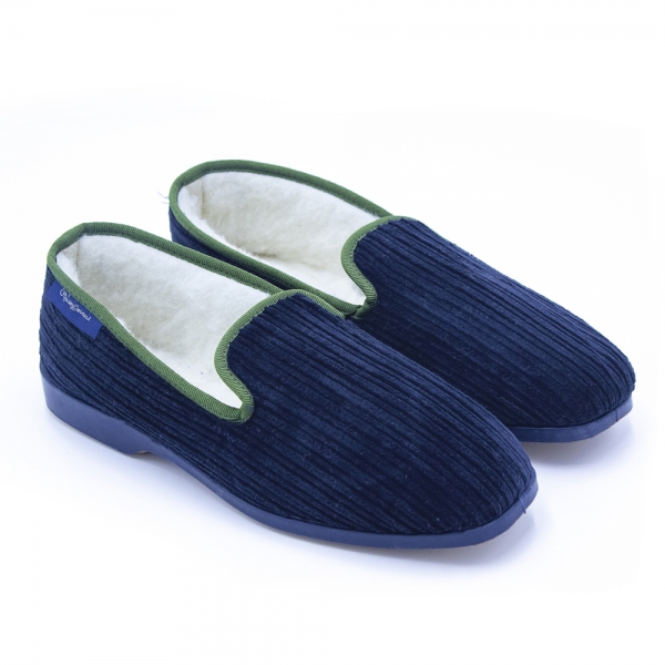 Chaussons en velours bleu marine. Made in France. Maison Dormans